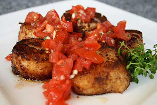 Porcini Dusted Sea Scallops With Tomato Relish