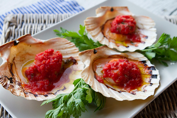 Baked Scallops With Tomato Sauce