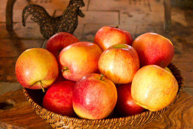 This image has an empty alt attribute; its file name is apples.jpg